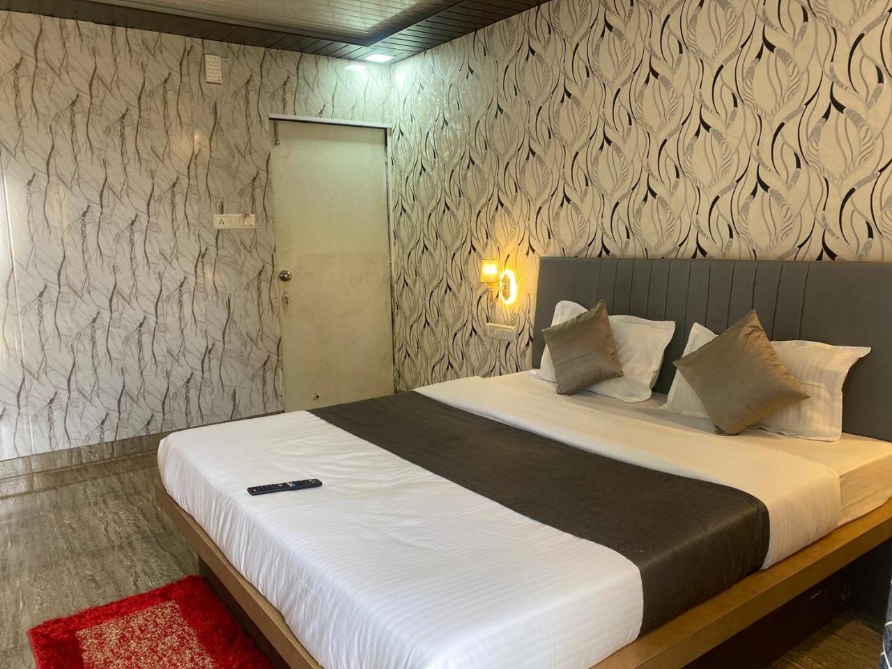 Hotel Golden Galaxy And Restaurant Mahabaleshwar Exterior photo