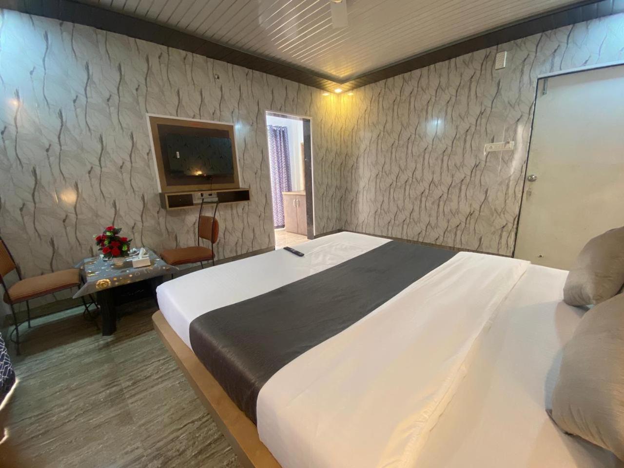 Hotel Golden Galaxy And Restaurant Mahabaleshwar Exterior photo